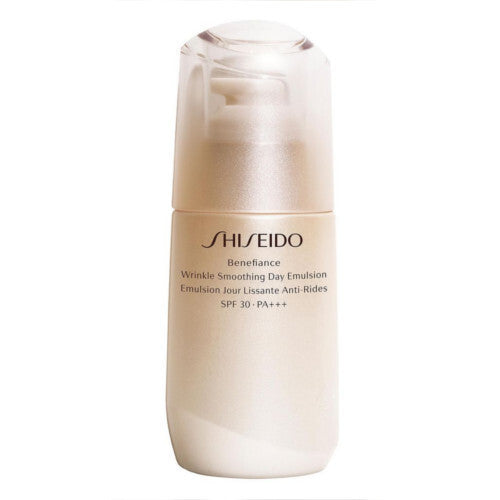 „Shiseido Benefiance Wrinkle Smoothing Day“ SPF 20 – apsauginė emulsija nuo odos senėjimo.