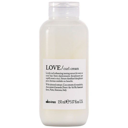 Davines „Essential Haircare Love Curl Cream“ – formavimo kremas bangoms paryškinti